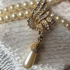 Faux Teardrop Pearl (Cream)and Rhinestone Choker Necklace with Gold-Tone setting